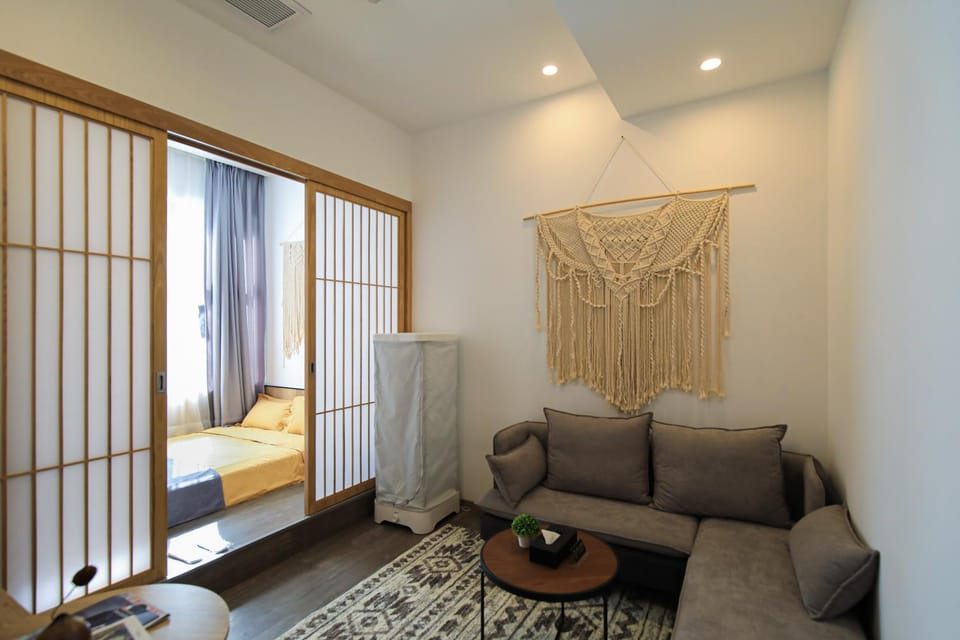 Bed, Living room, Photo of the whole room, Seating area, Bedroom