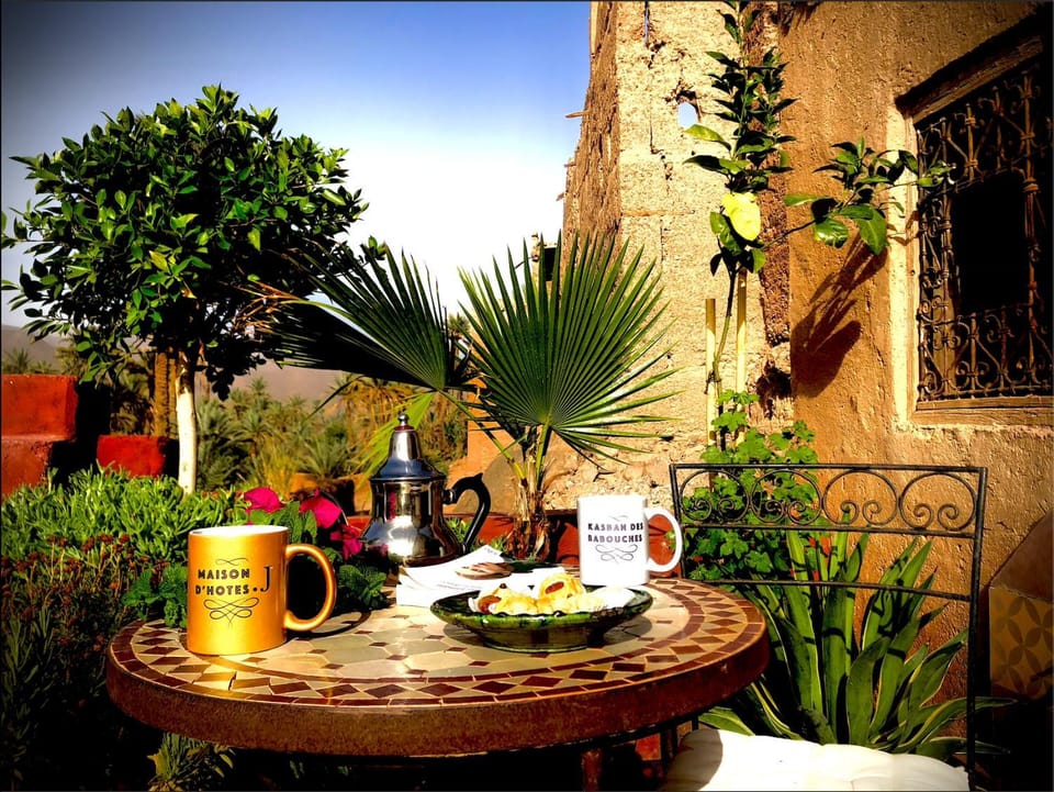 Patio, Dining area, Garden view, Breakfast