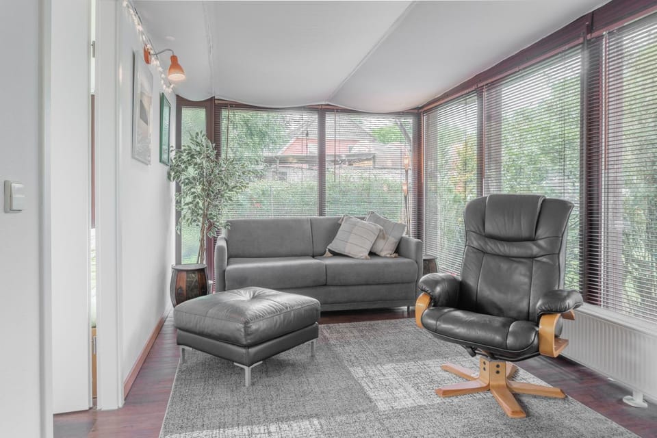 Living room, Photo of the whole room, Seating area