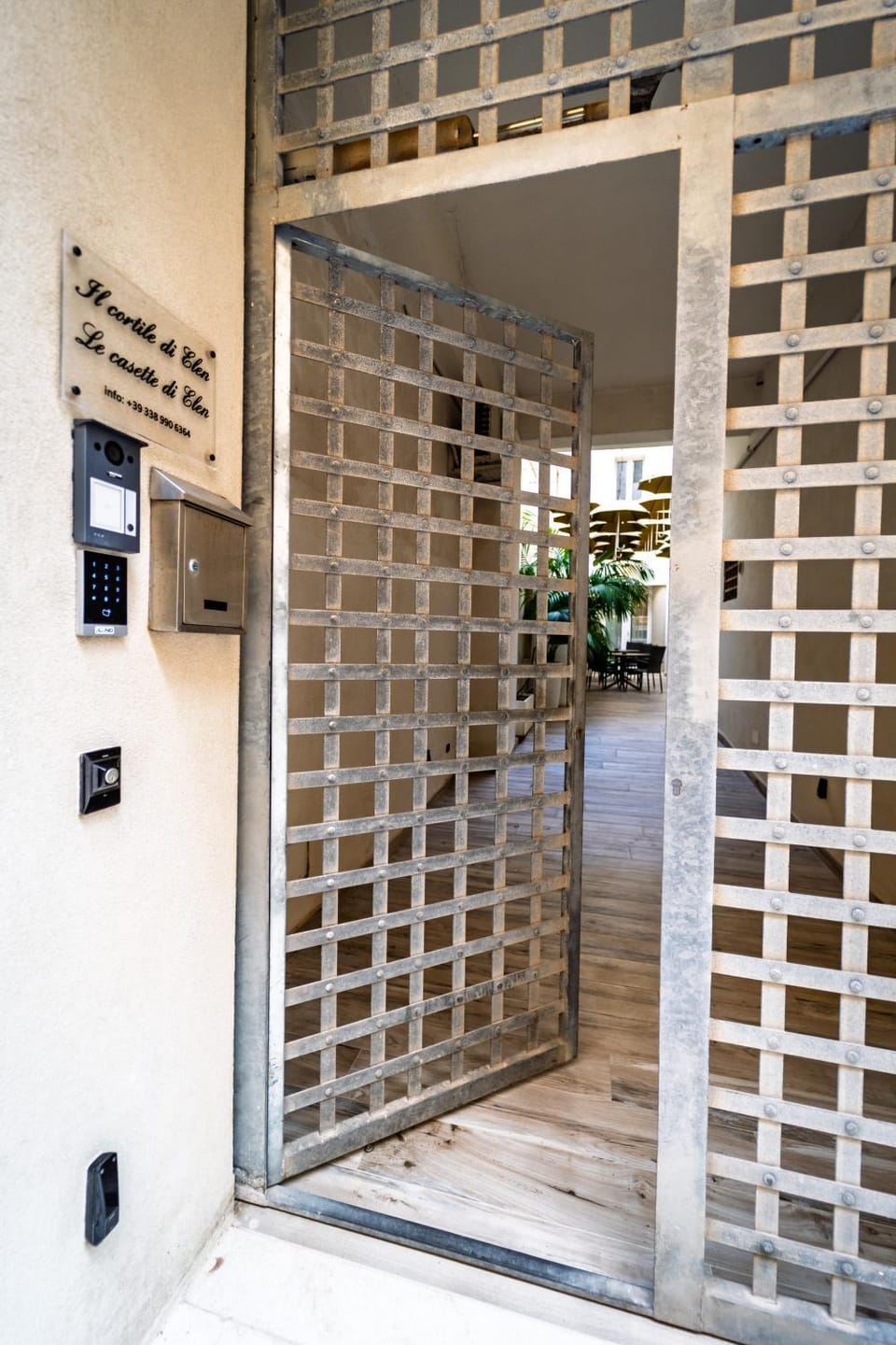 Property building, Facade/entrance