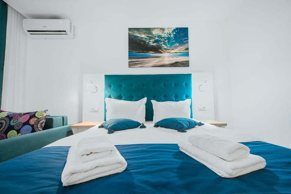 Bedroom, air conditioner
