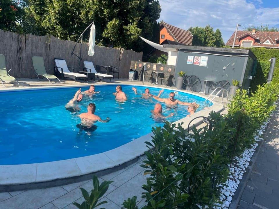 Swimming pool, minibar