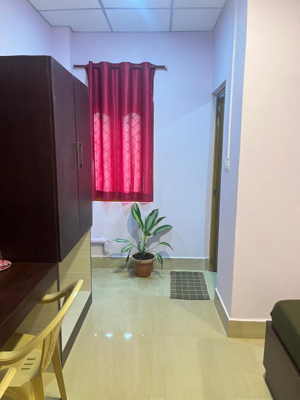 TV and multimedia, hair dresser, wardrobe