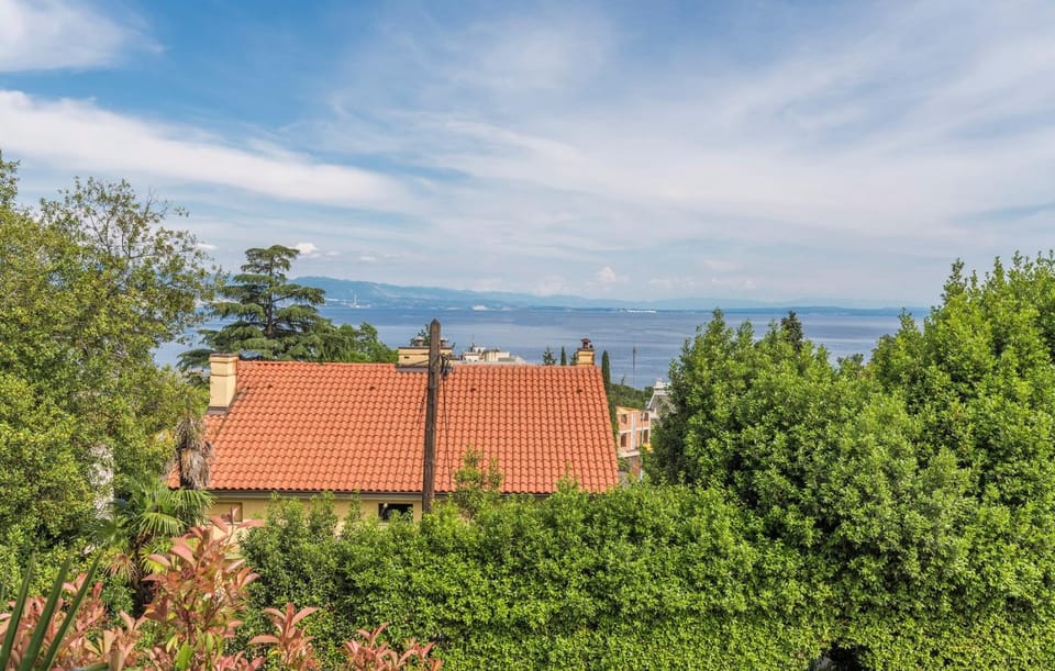 Tea Suite with Sea view Apartment in Opatija
