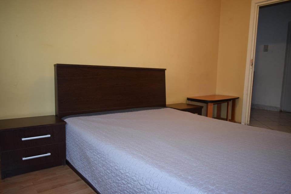 Apartament Economic Traian RHBM Apartment in Romania