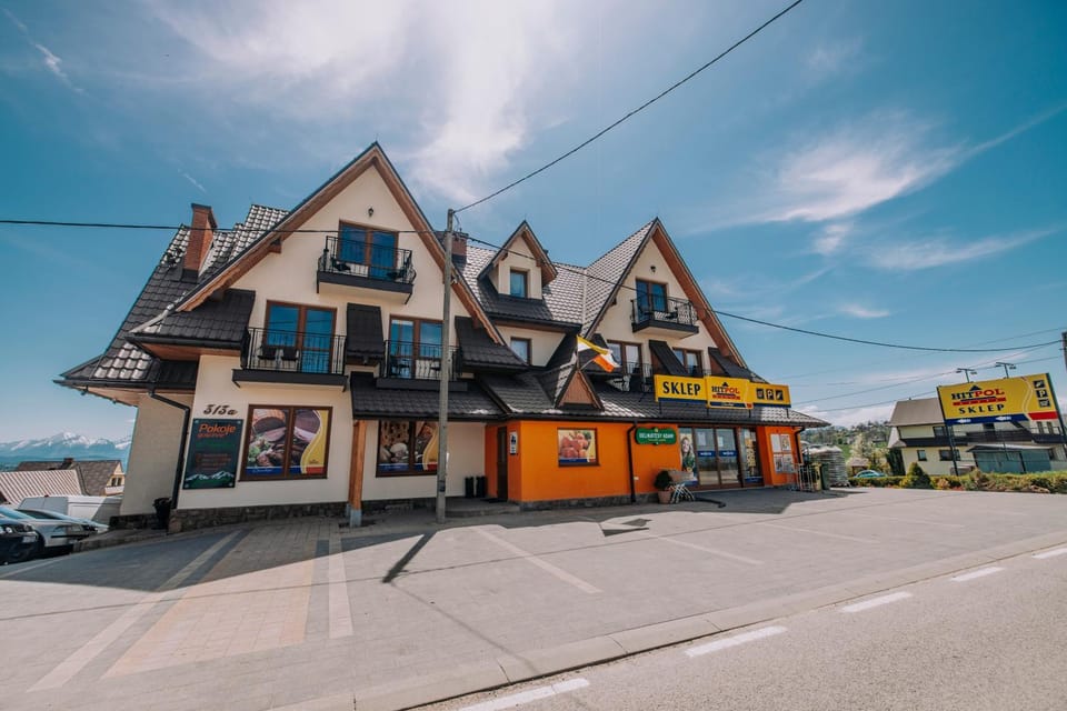 On-site shops, Area and facilities, Area and facilities, Area and facilities, Supermarket/grocery shop, Parking