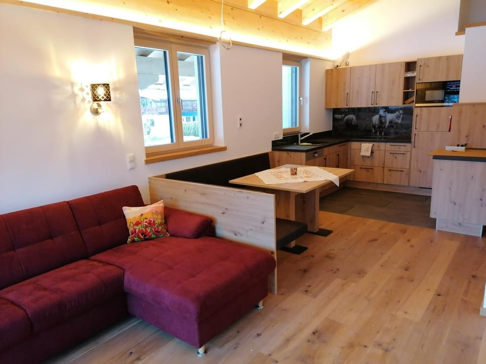 Kitchen or kitchenette, Seating area, Dining area, stove