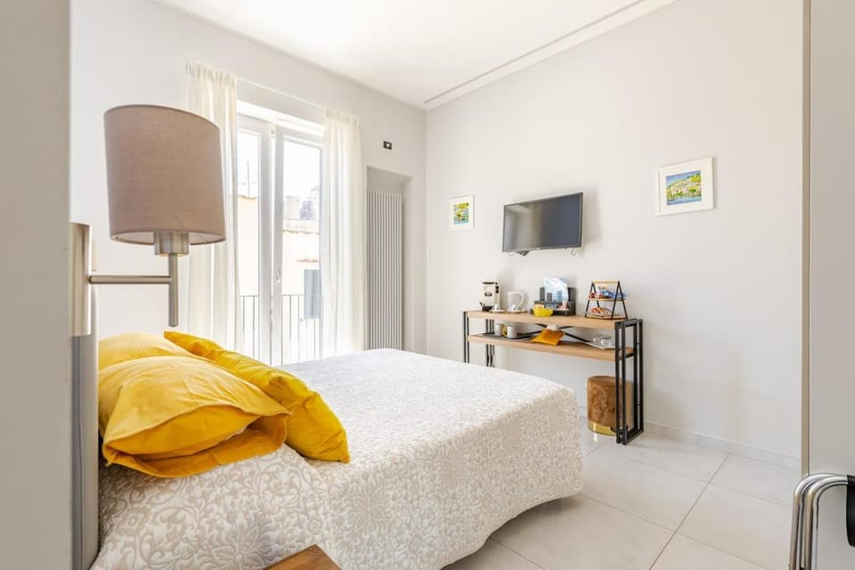 Bed, TV and multimedia, Bedroom, minibar