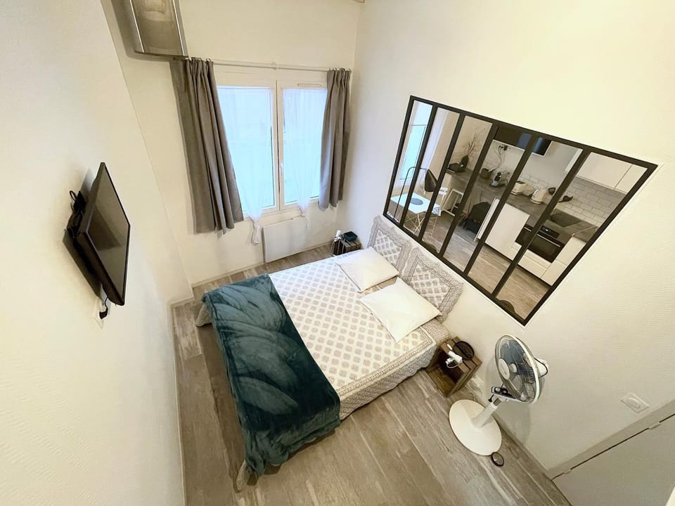 Photo of the whole room, Decorative detail, Bedroom