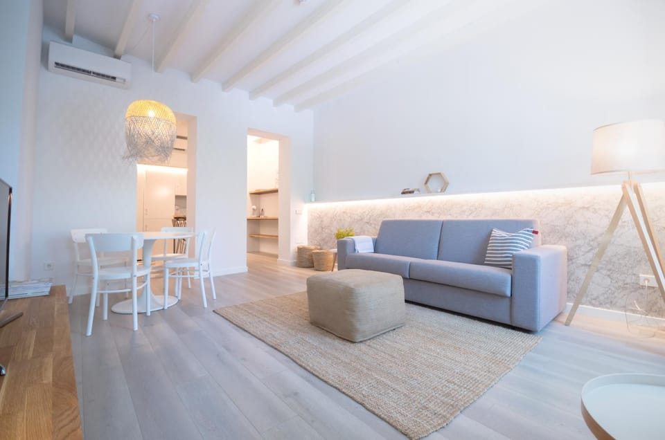 TV and multimedia, Balcony/Terrace, Living room, Lounge or bar, Seating area, Dining area, Landmark view