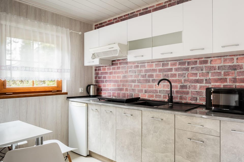 Coffee/tea facilities, Kitchen or kitchenette, stove