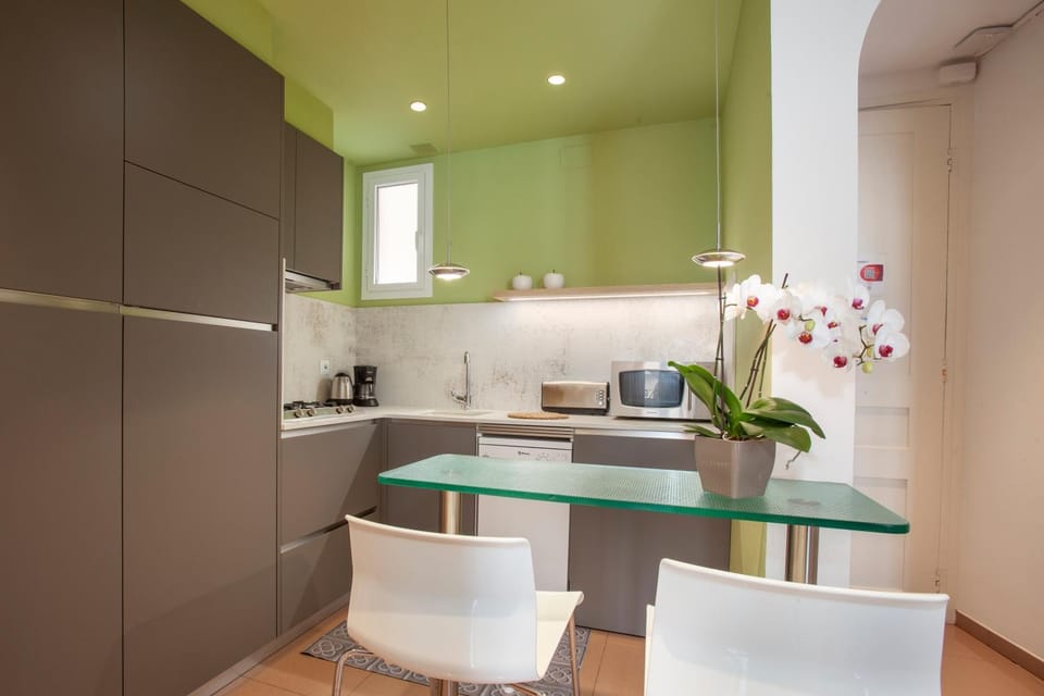 Kitchen or kitchenette