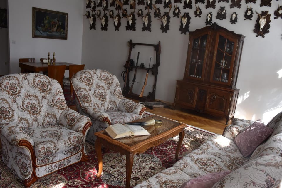 Living room, Seating area