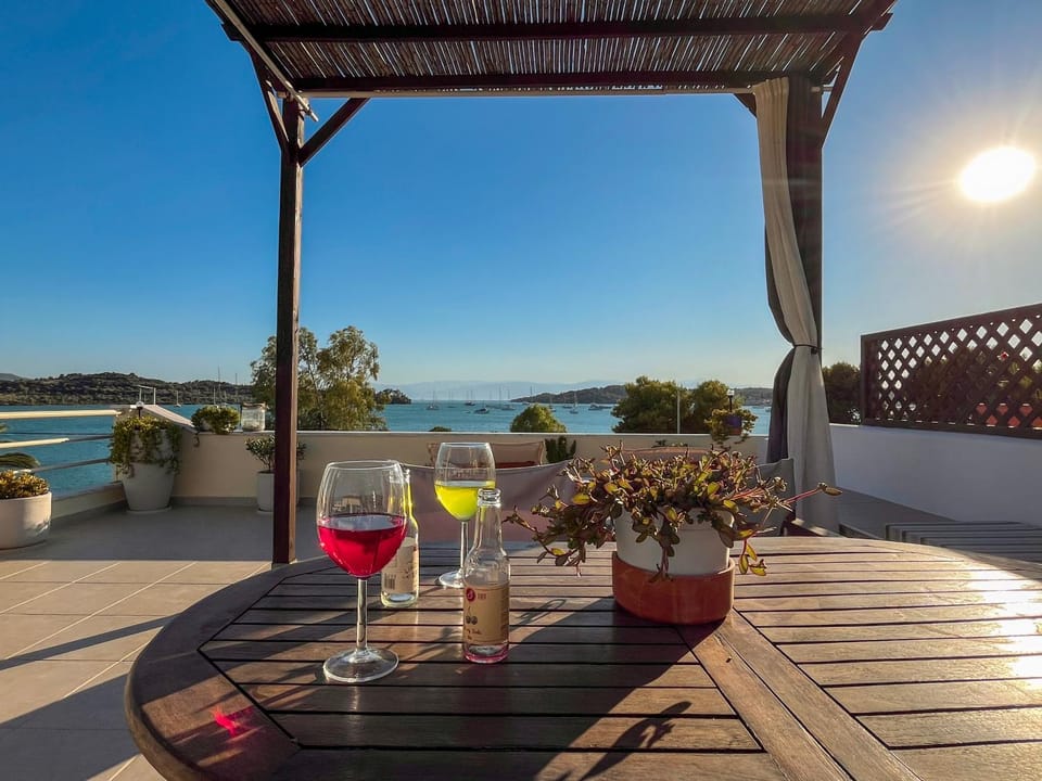 View (from property/room), Balcony/Terrace, Food and drinks, Dining area, Sea view, Drinks