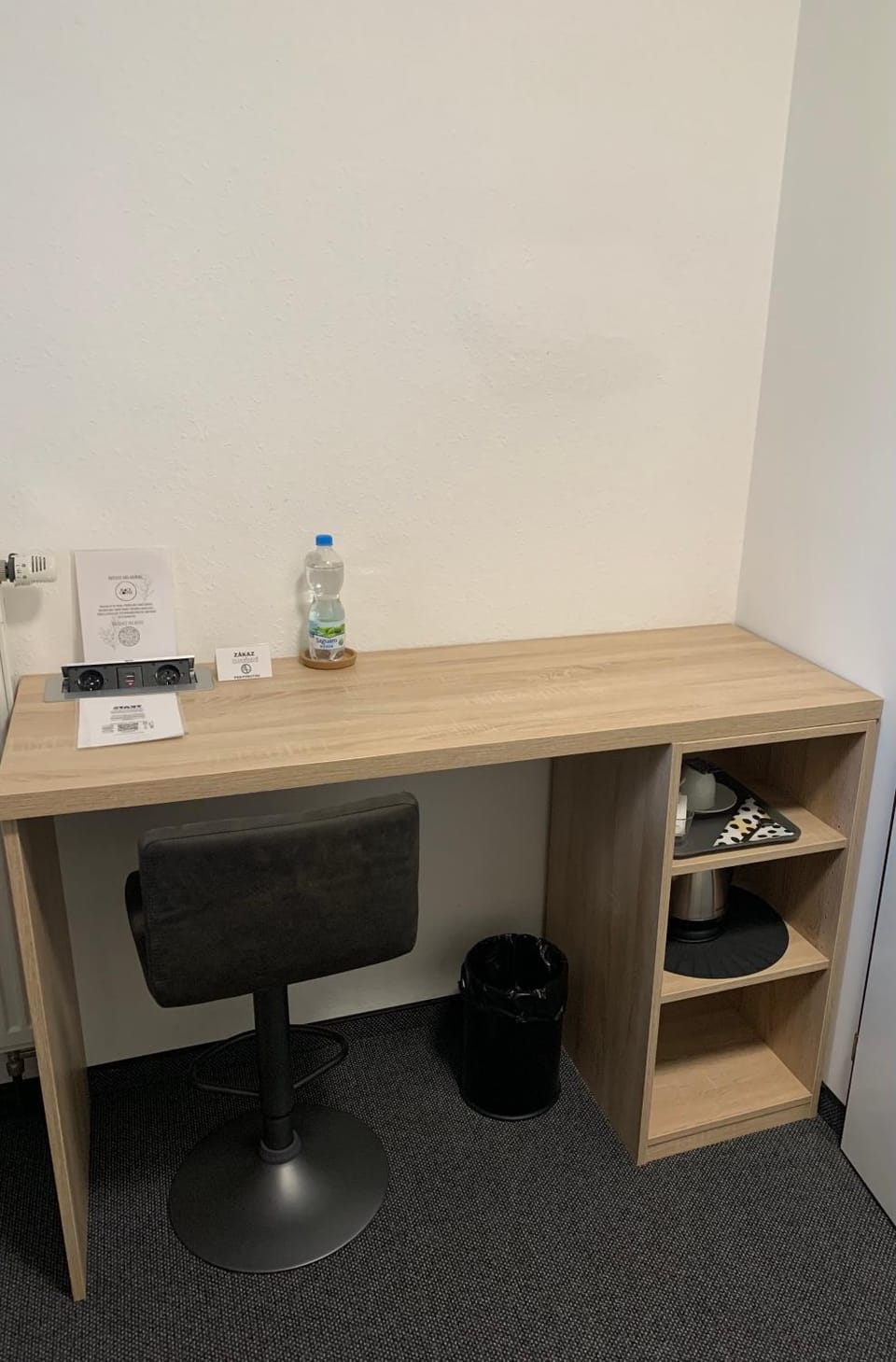 Business facilities, furniture