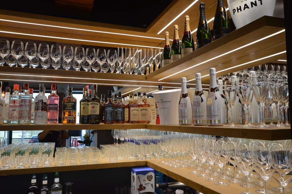 Lounge or bar, Drinks, Alcoholic drinks