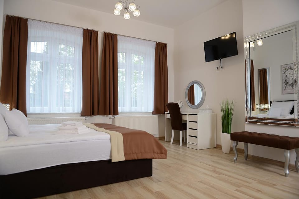 TV and multimedia, Photo of the whole room, Bedroom