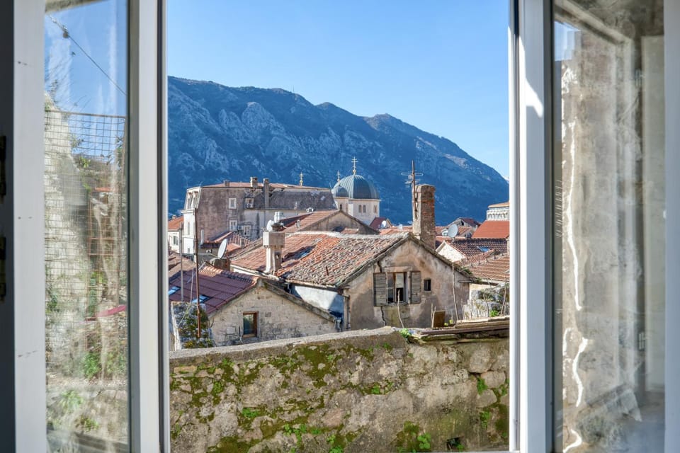 City view, Landmark view, Mountain view, Sea view
