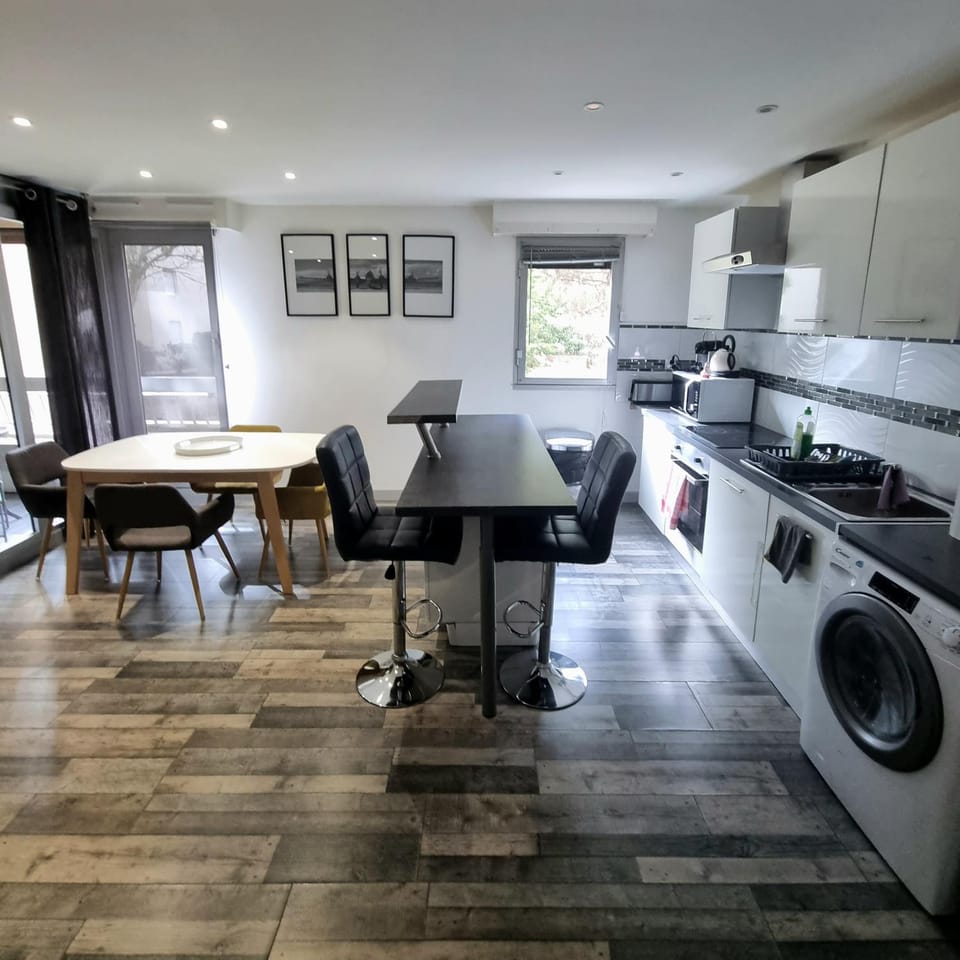 Kitchen or kitchenette, Dining area, dishwasher, minibar, pet friendly, stove, toaster, washing machine, dryer