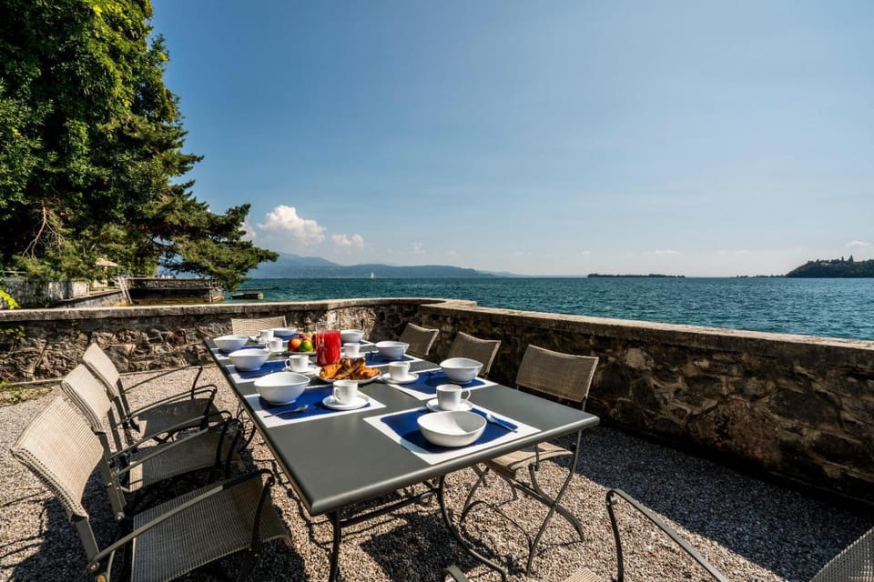 Villa Ondina - Wonderful villa with private beach and big garden Villa in Lake Garda