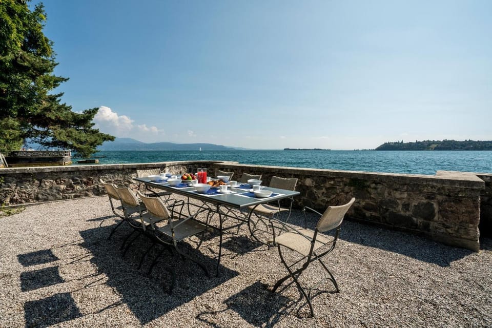 Villa Ondina - Wonderful villa with private beach and big garden Villa in Lake Garda