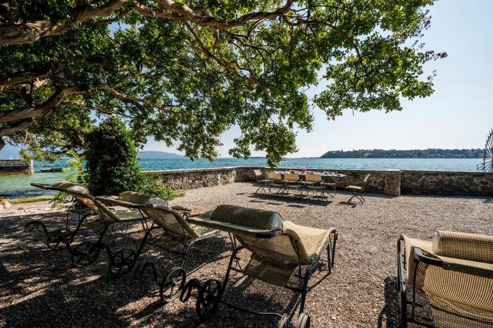Villa Ondina - Wonderful villa with private beach and big garden Villa in Lake Garda