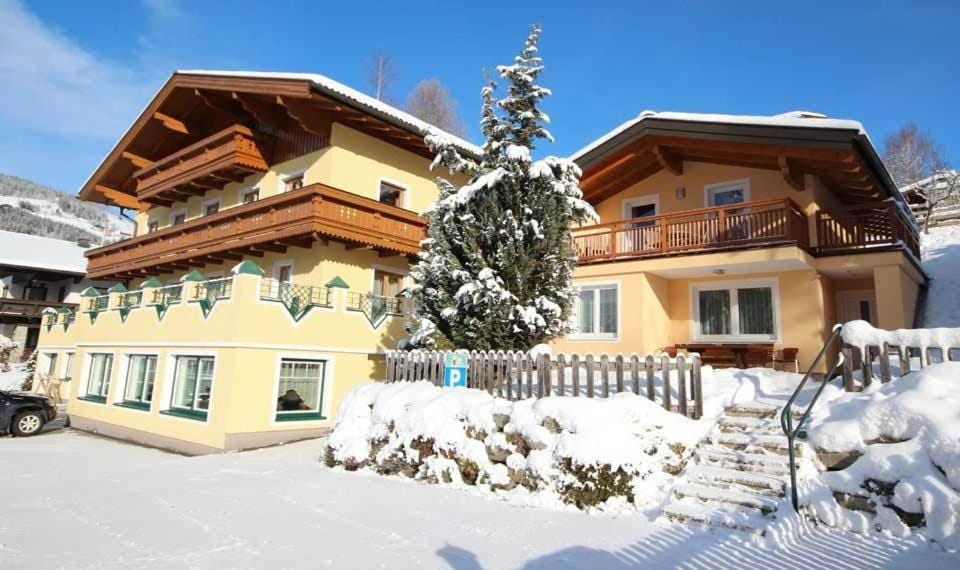 Facade/entrance, Winter