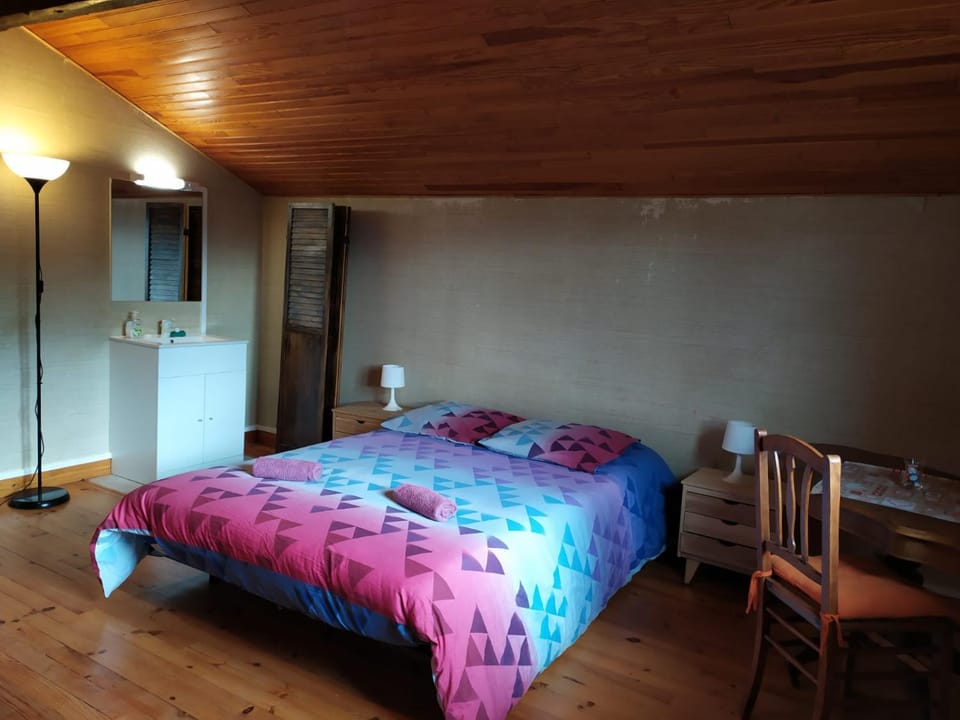 Bed, Photo of the whole room, Bedroom