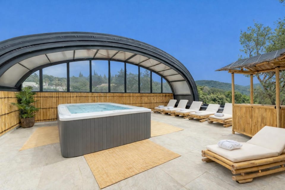 Massage, Sauna, Spa and wellness centre/facilities