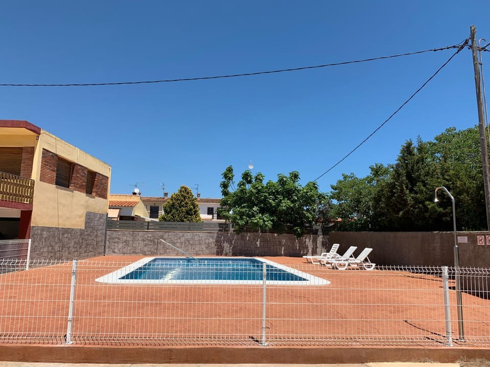 Swimming pool, Swimming pool