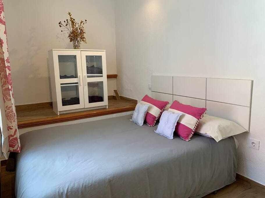 Bed, Bedroom, air conditioner