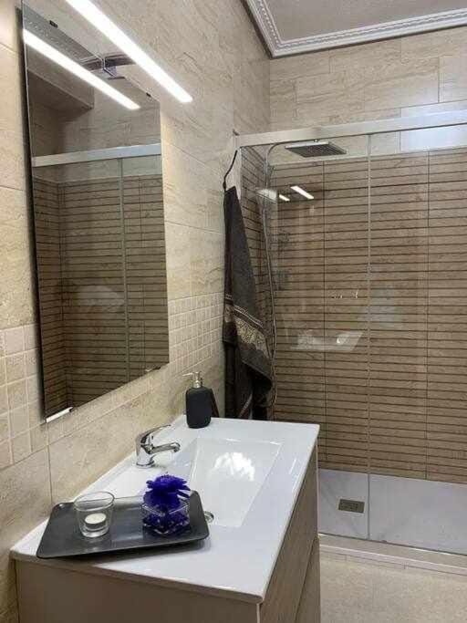 Shower, Bathroom, towels