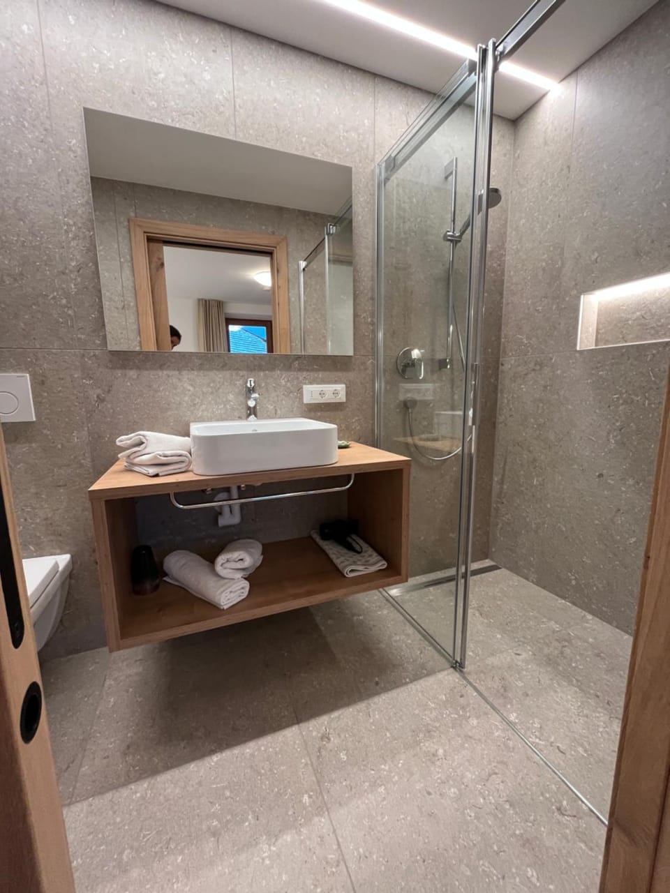 Shower, Bathroom, towels