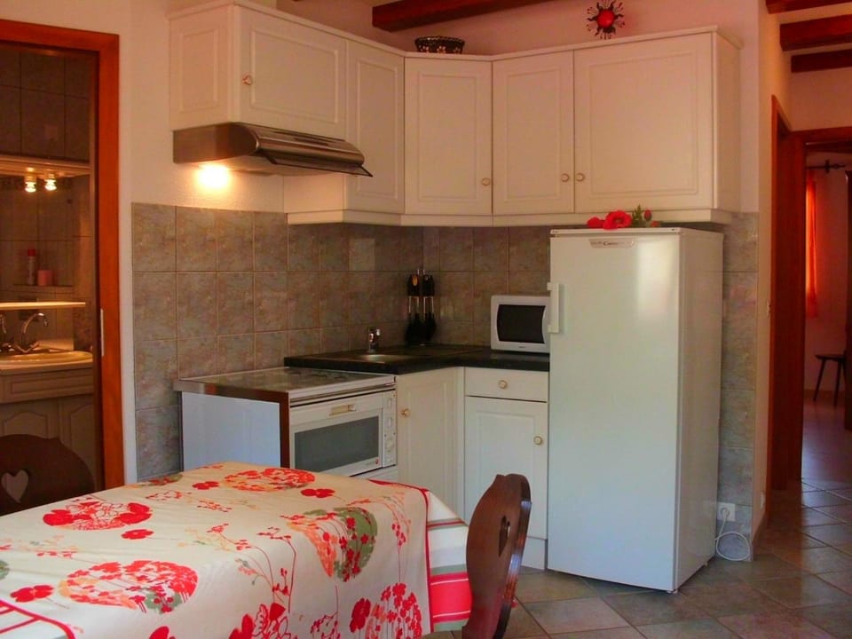 Summer, Kitchen or kitchenette