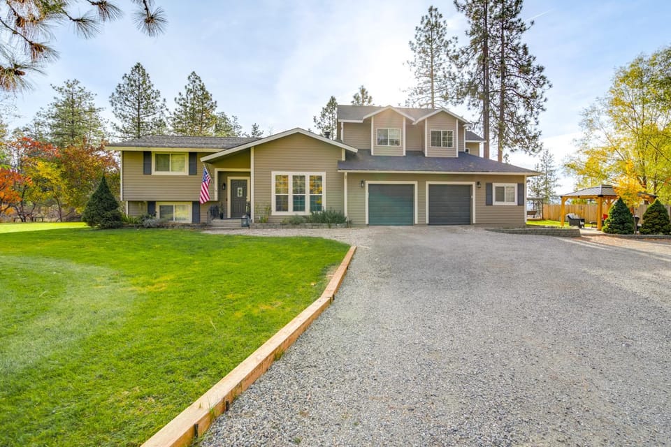 The Overlook Gem: Stunning Views & Serenity Awaits Apartment in Washington