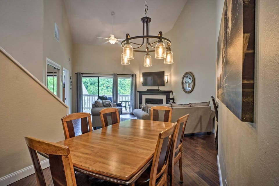 5 Mi to Dtwn & Strip! Branson Condo w/ Indoor Pool House in Branson