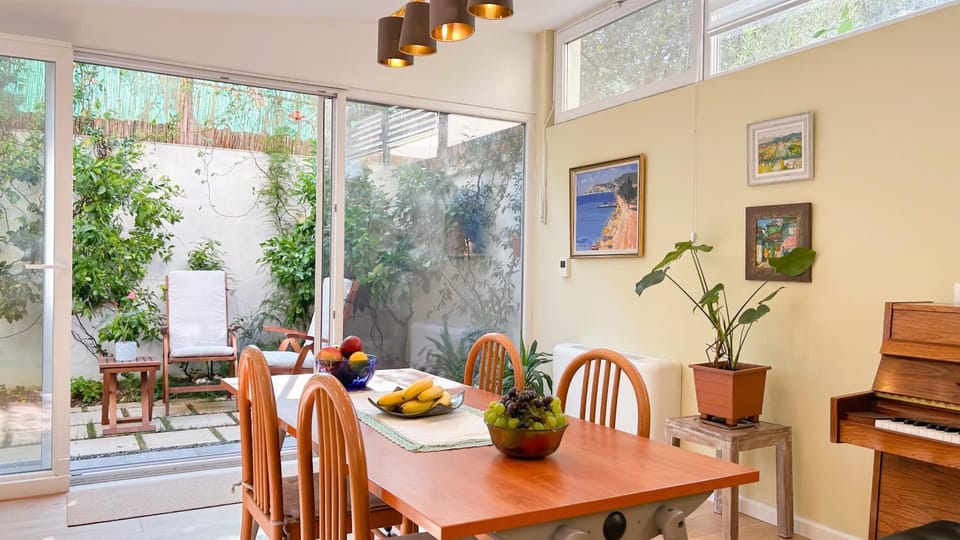 Patio, Garden, Living room, Seating area, Dining area, Garden view