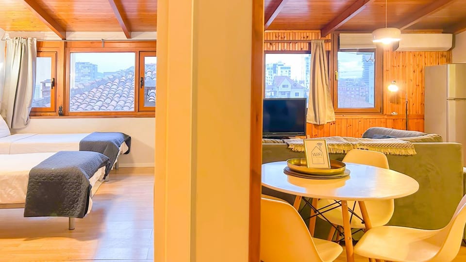 Bed, Living room, Photo of the whole room, Seating area, Dining area, Bedroom