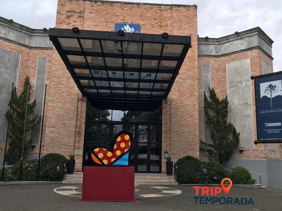 Apartamento a 300 metros do centrinho do Capivari - Residencial La Villete Apartment in Campos do Jordão