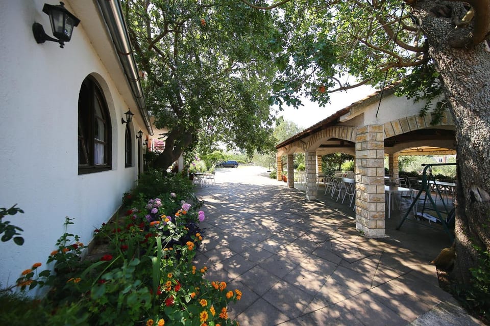 Patio, Facade/entrance, Garden, Balcony/Terrace, Area and facilities