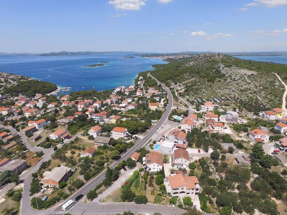 Neighbourhood, Bird's eye view, Sea view, Location