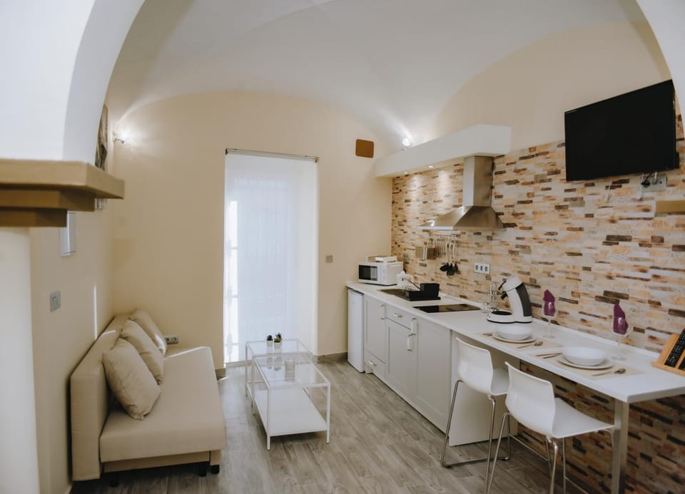 Kitchen or kitchenette, Living room, Seating area, Dining area, City view