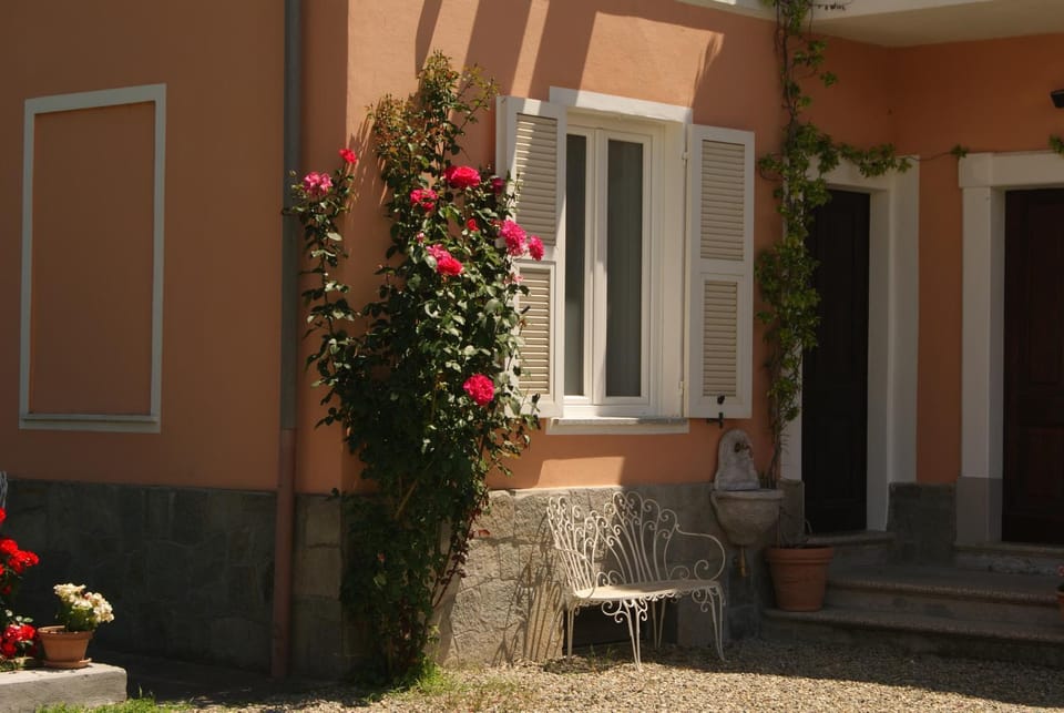 Property building, Facade/entrance, Garden view