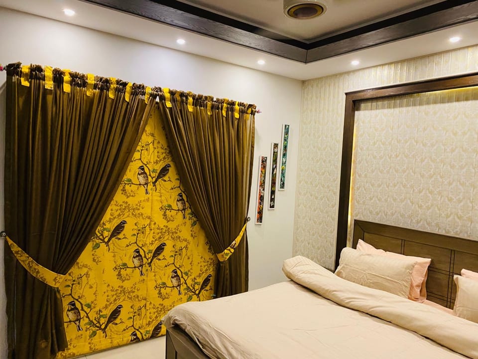 Royal Three Bed Villa Full House Dha 6 Lahore Villa in Lahore