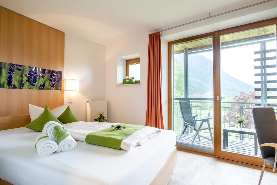 Day, Photo of the whole room, Decorative detail, On site, Mountain view