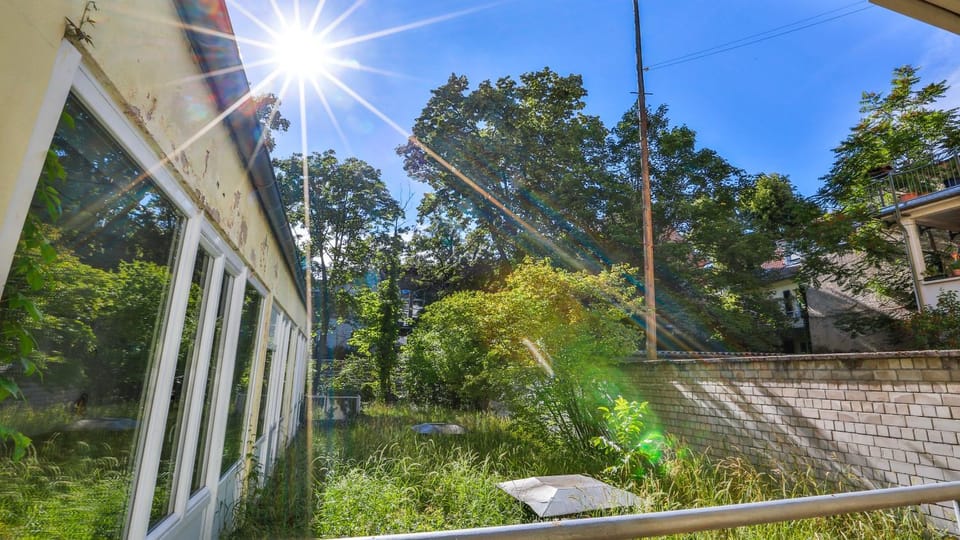 Property building, Garden, Balcony/Terrace
