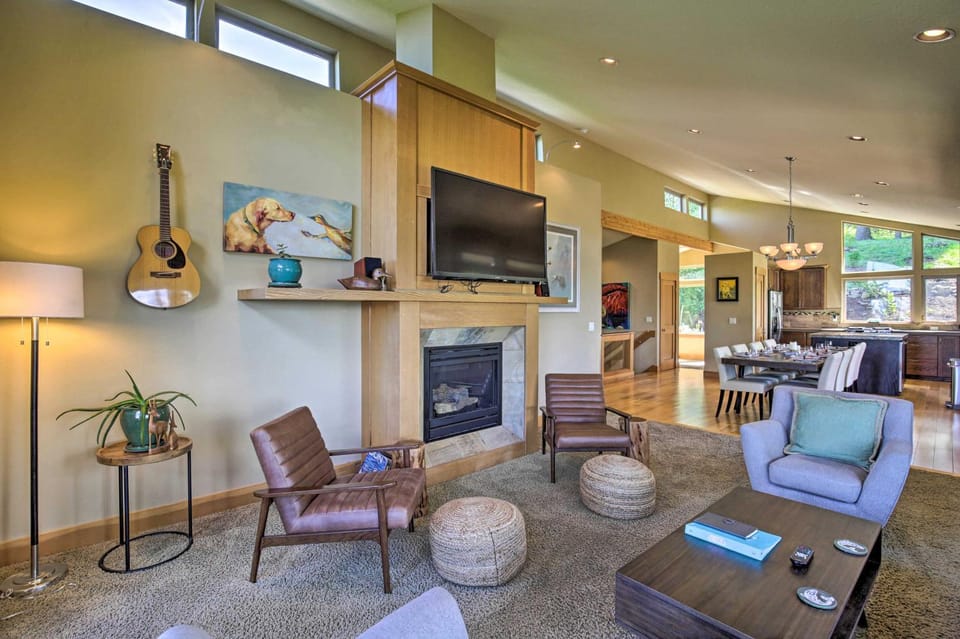 Luxe Coastal Haven w/ Bay Views & Hot Tub House in Bay City