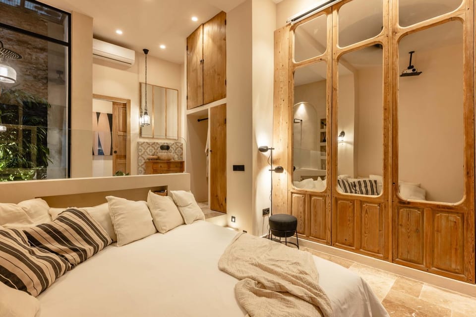 Bed, Photo of the whole room