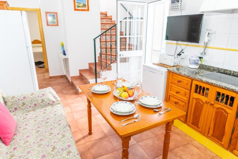 Casa Marinero: Andalusian Patio in Barbate Apartment in Barbate
