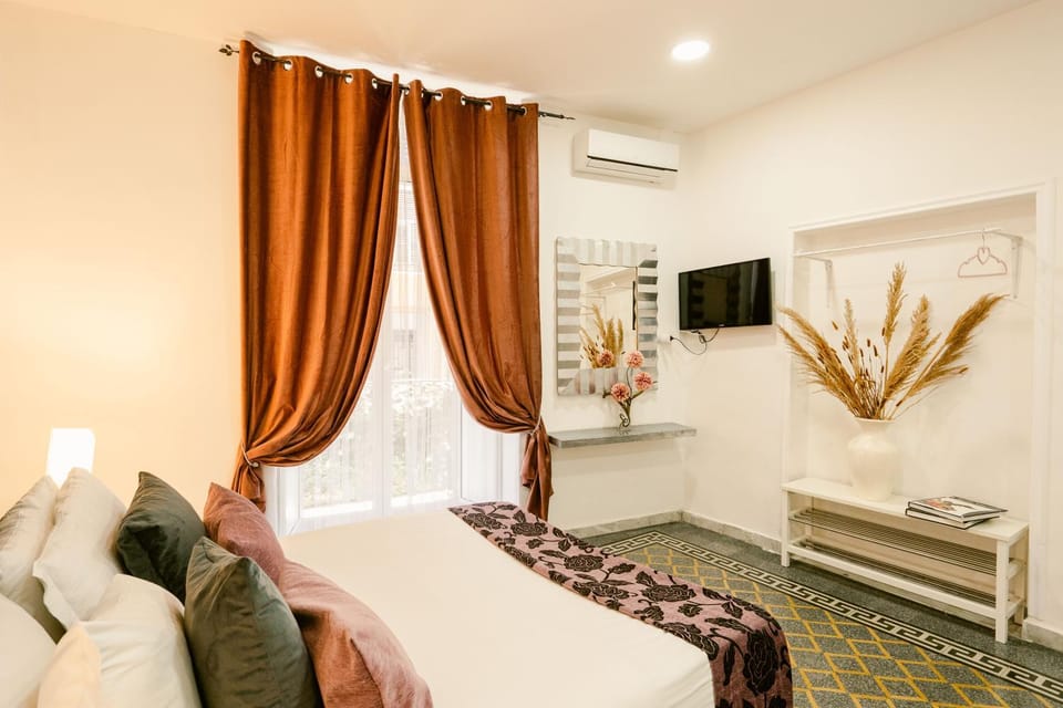 Random B&B By Dimorra Bed and Breakfast in Naples